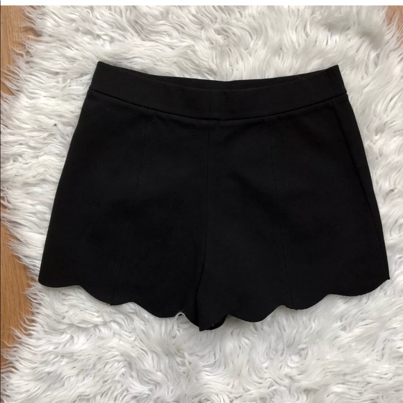 Urban Outfitters Pull-On Ponte Scallop Shorts - Picture 3 of 3